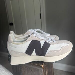 New Balance 327